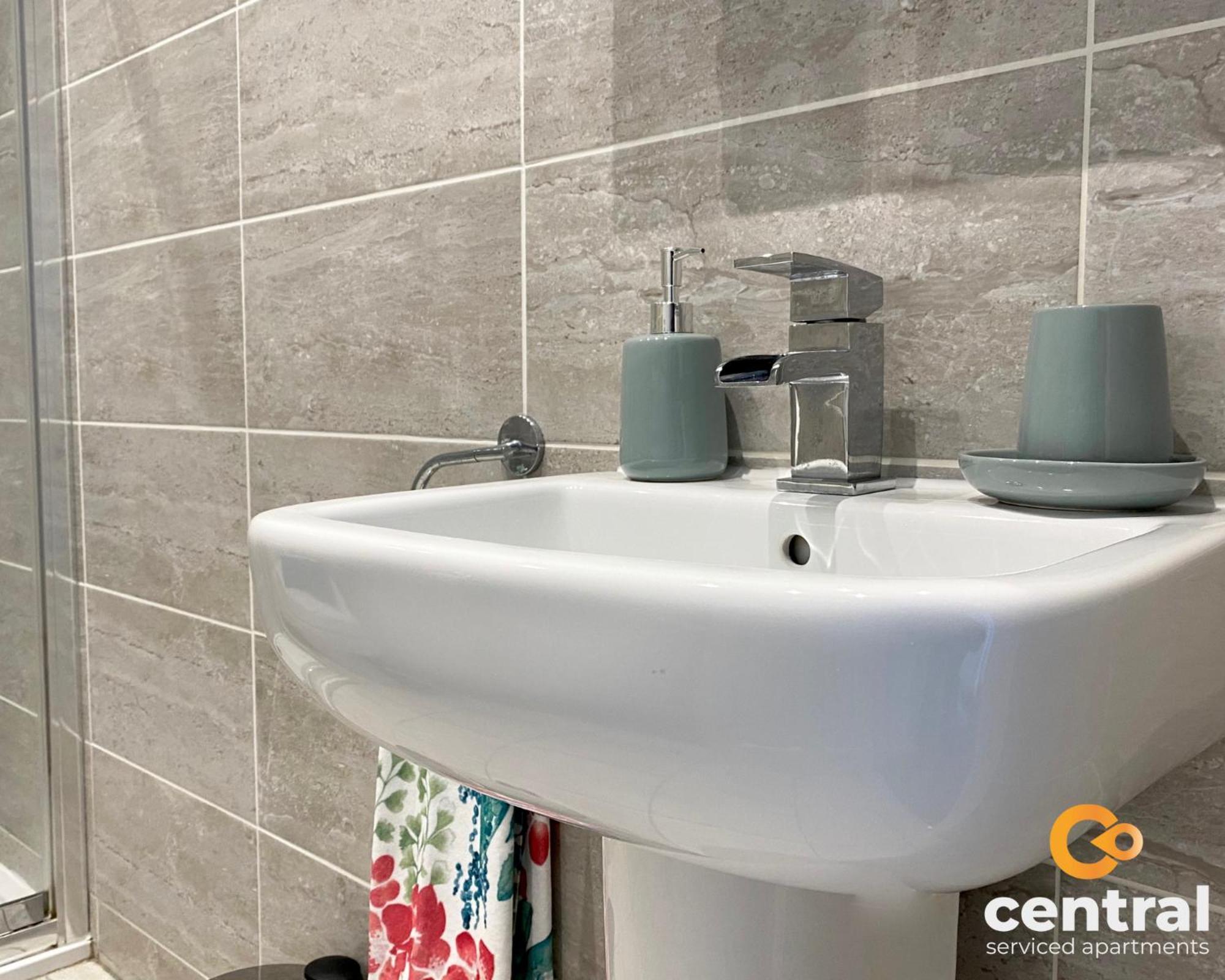 Central Serviced Apartments - Cosy 1 Bedroom - Walk Away From City Quay V&A - Walk To Bus And Train Station - Easy Access To City Centre - Fast Wi-Fi - Fully Equipped - Weekly & Monthly Stay Offers Dundee Buitenkant foto